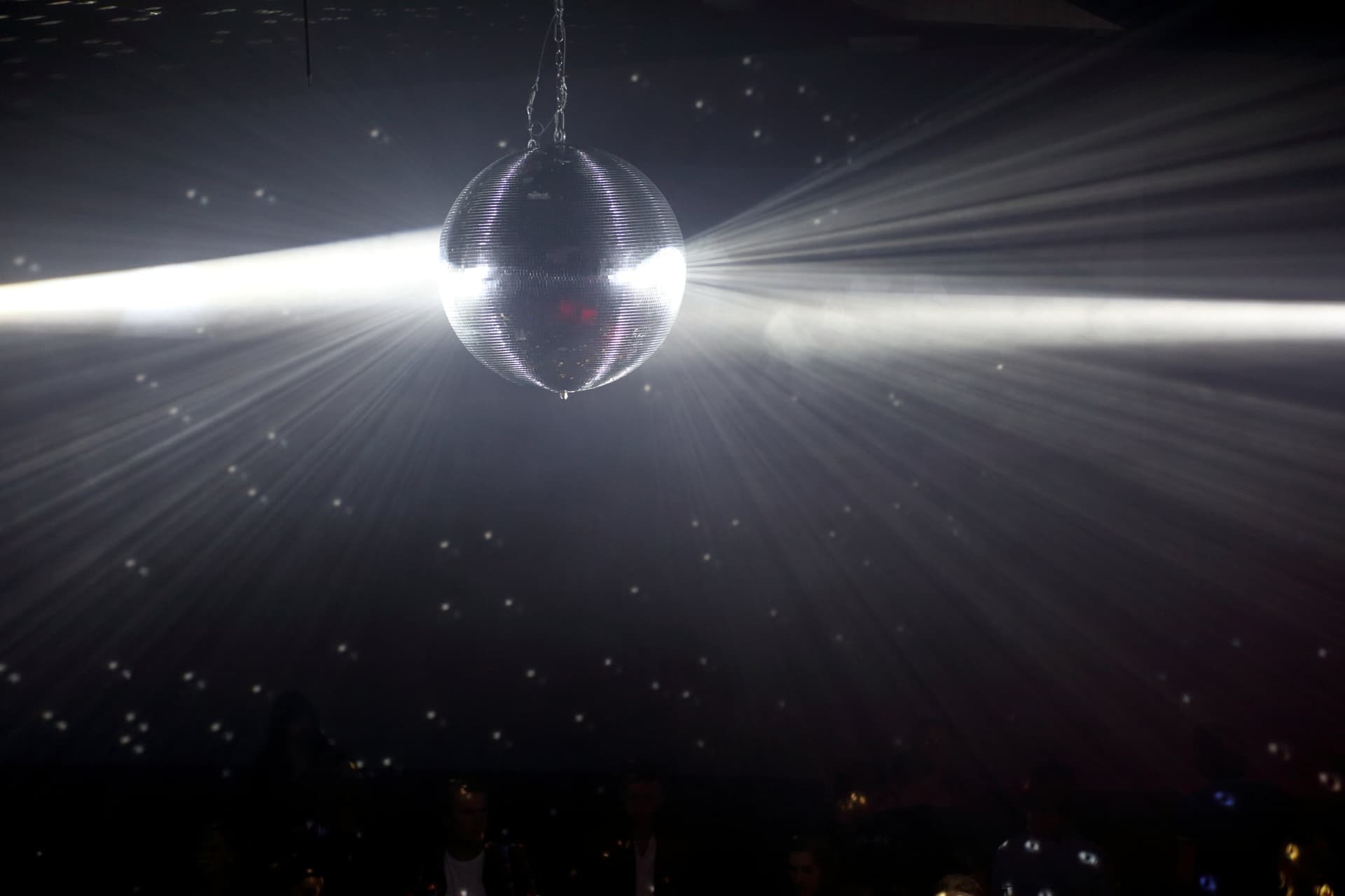 Discokugel mit sternförmigen Lichtstrahlen — 54 Grad Nord, Amrum
